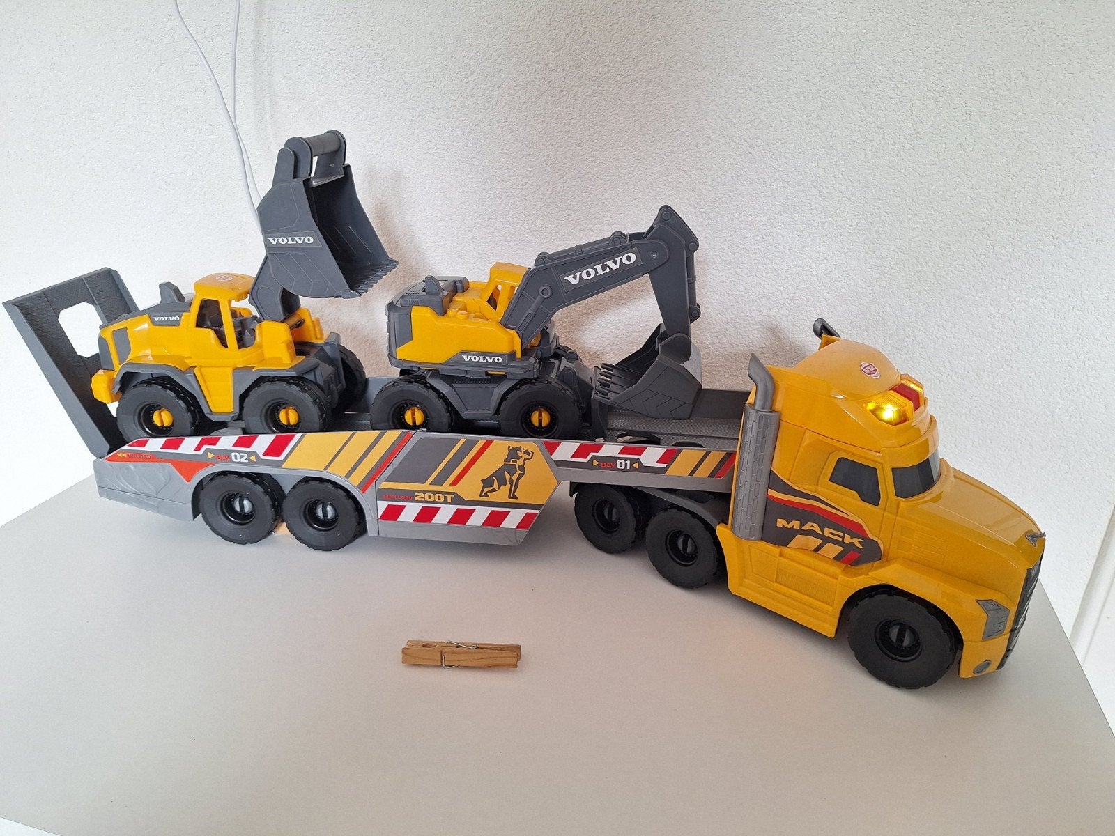 In nieuwstaat Dickie Mack/Volvo Transporter Werkvoertuigen., Ophalen of Verzenden, Nieuw