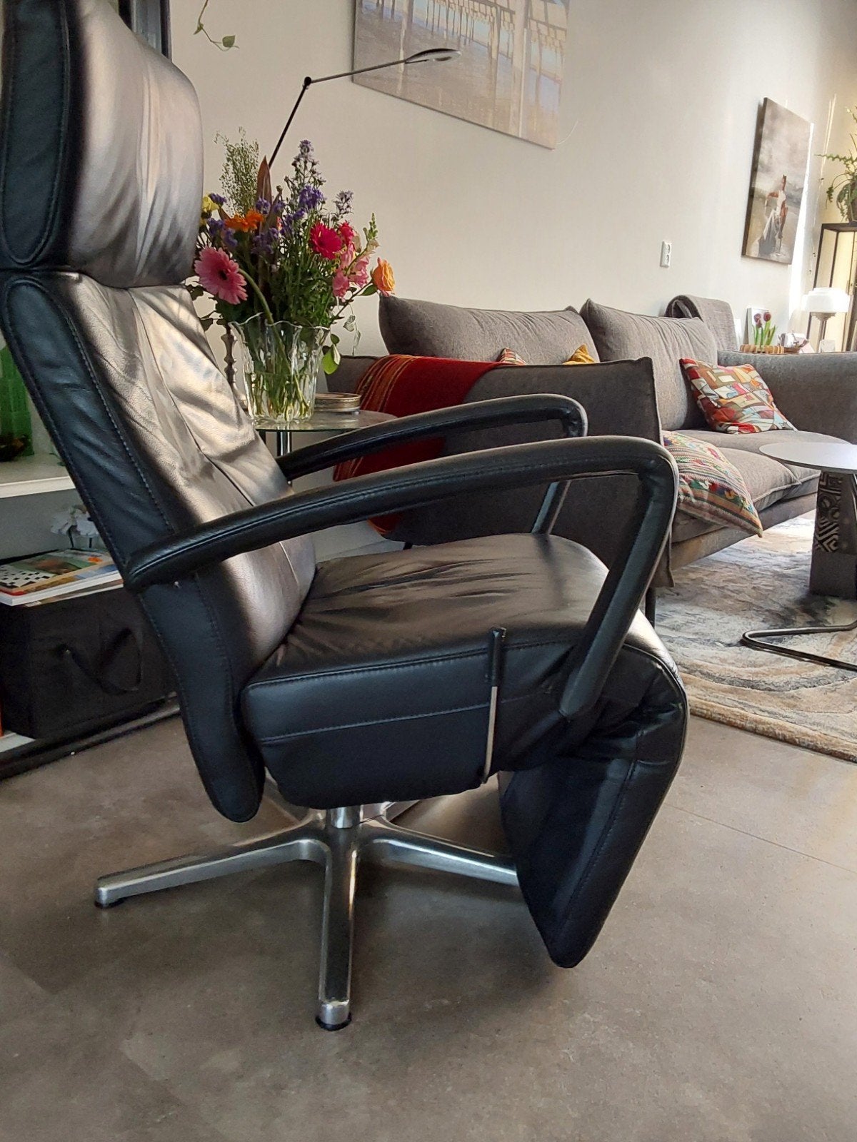 Zwarte. leren relaxstoel, Ophalen, Gebruikt, 50 tot 75 cm