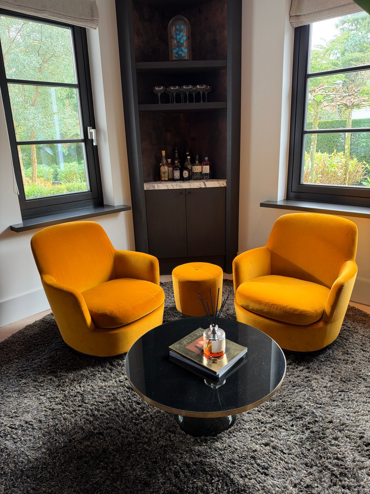 Minotti Jacque high stoelen en poef | Okergeel, Ophalen of Verzenden, Zo goed als nieuw, Stof