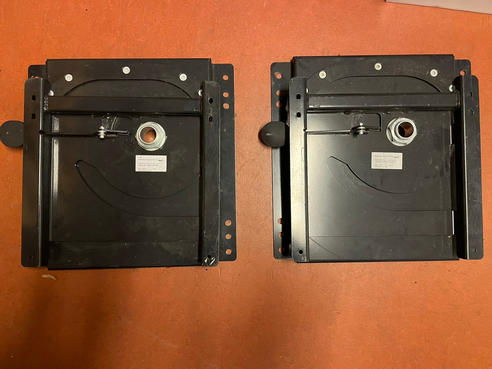 2x nieuwe Aguti stoel draaiplateau's, Ophalen, Nieuw