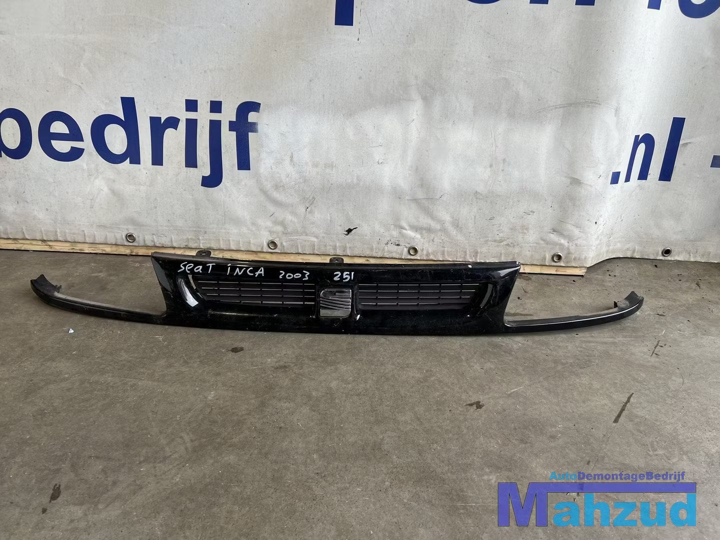 SEAT INCA ZWART Grille 1995-2003, Gebruikt, Autovia A-2, Km 585 585
08760  Martorell, ES, Ophalen of Verzenden, SEAT S.A.