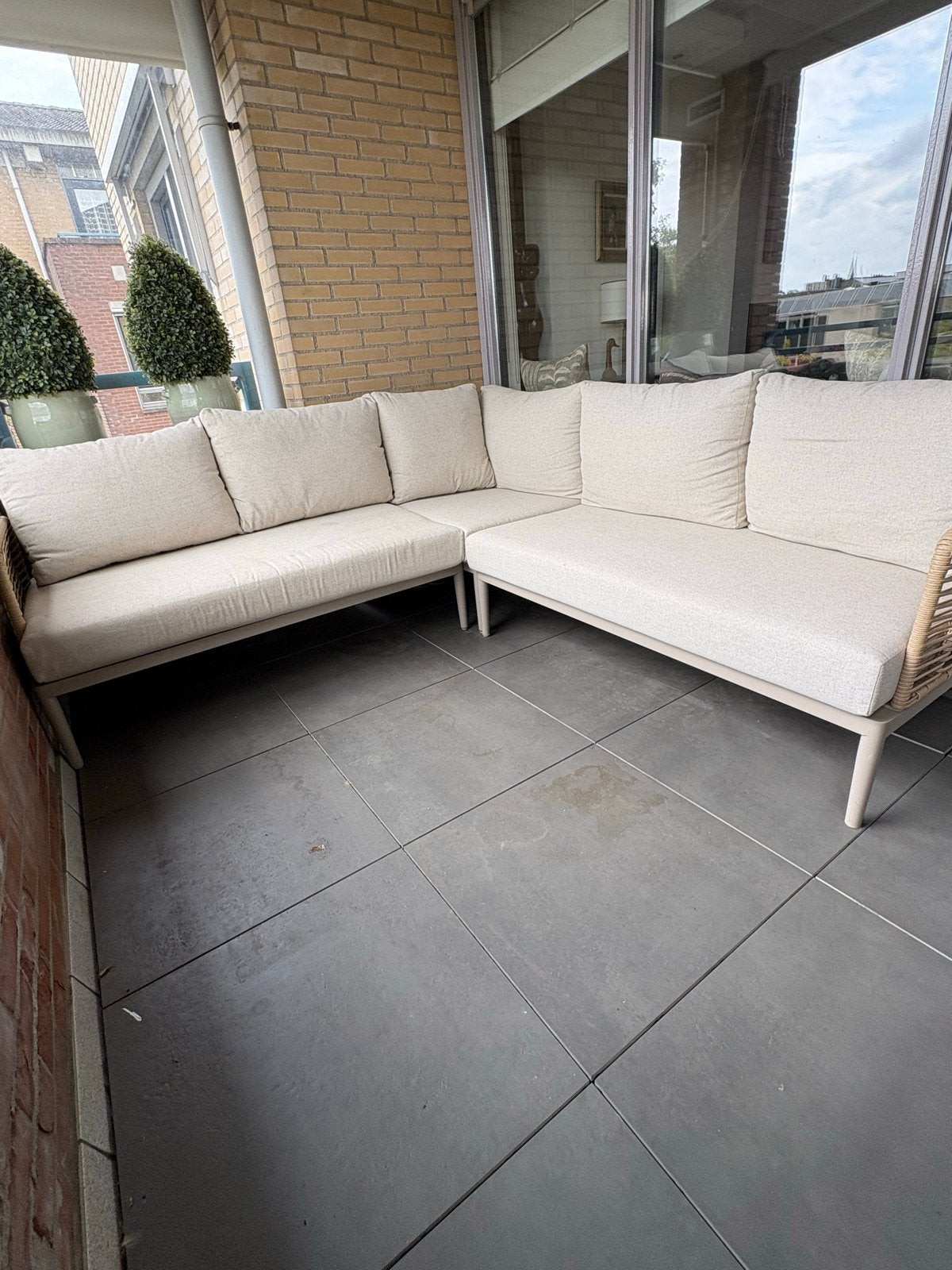 Foto 4 van Luxe loungeset met wicker details - Zo goed als nieuw