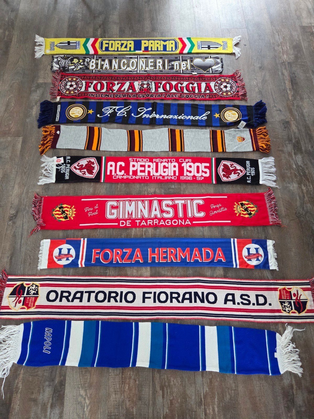 Sjaals Italië (7), Ophalen of Verzenden, Zo goed als nieuw, Buitenlandse clubs, Vaantje of Sjaal