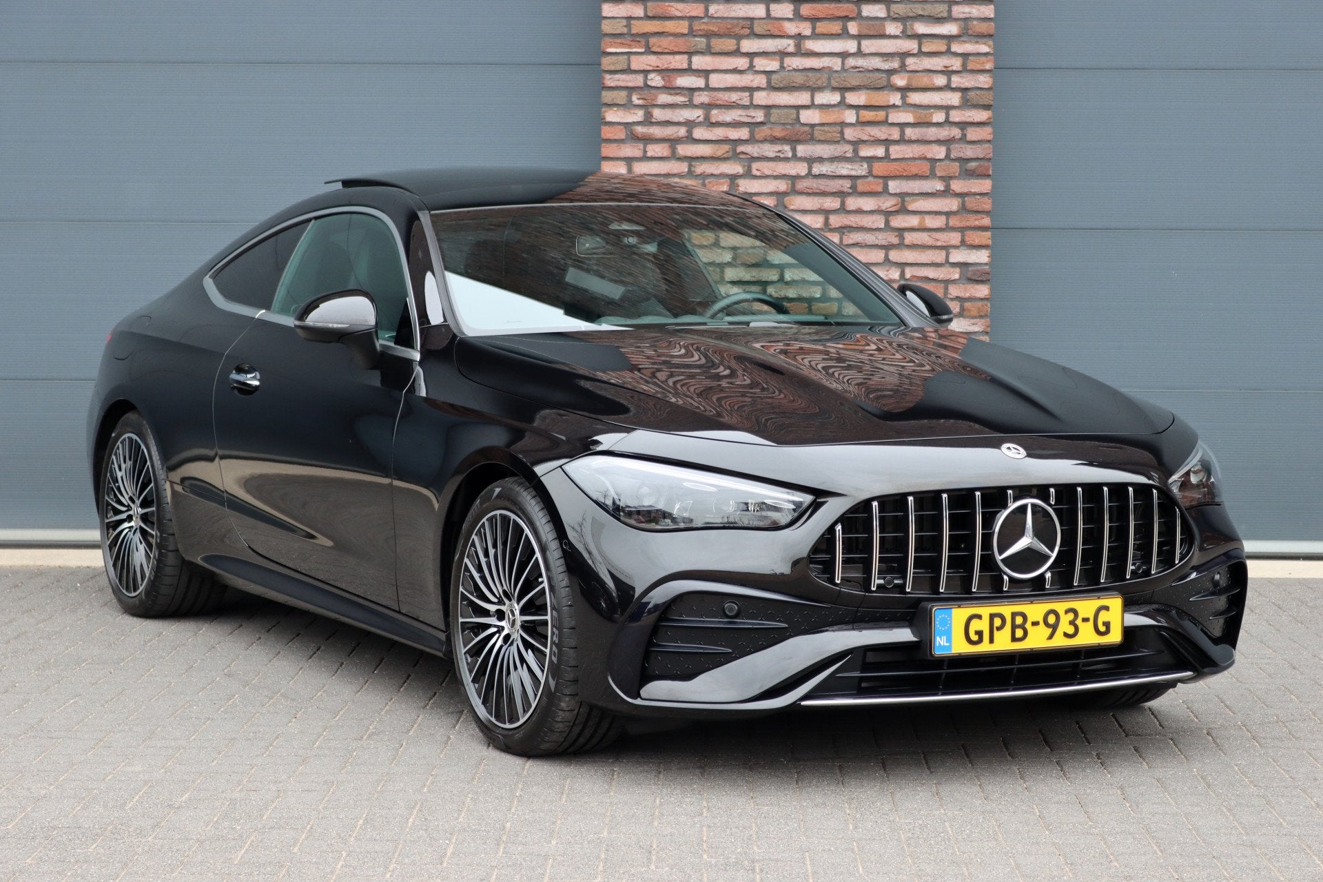Mercedes-Benz CLE Coupé 200 AMG Line | Distronic Pro | Pano, 4 cilinders, Met garantie (alle), 4 stoelen, Zwart