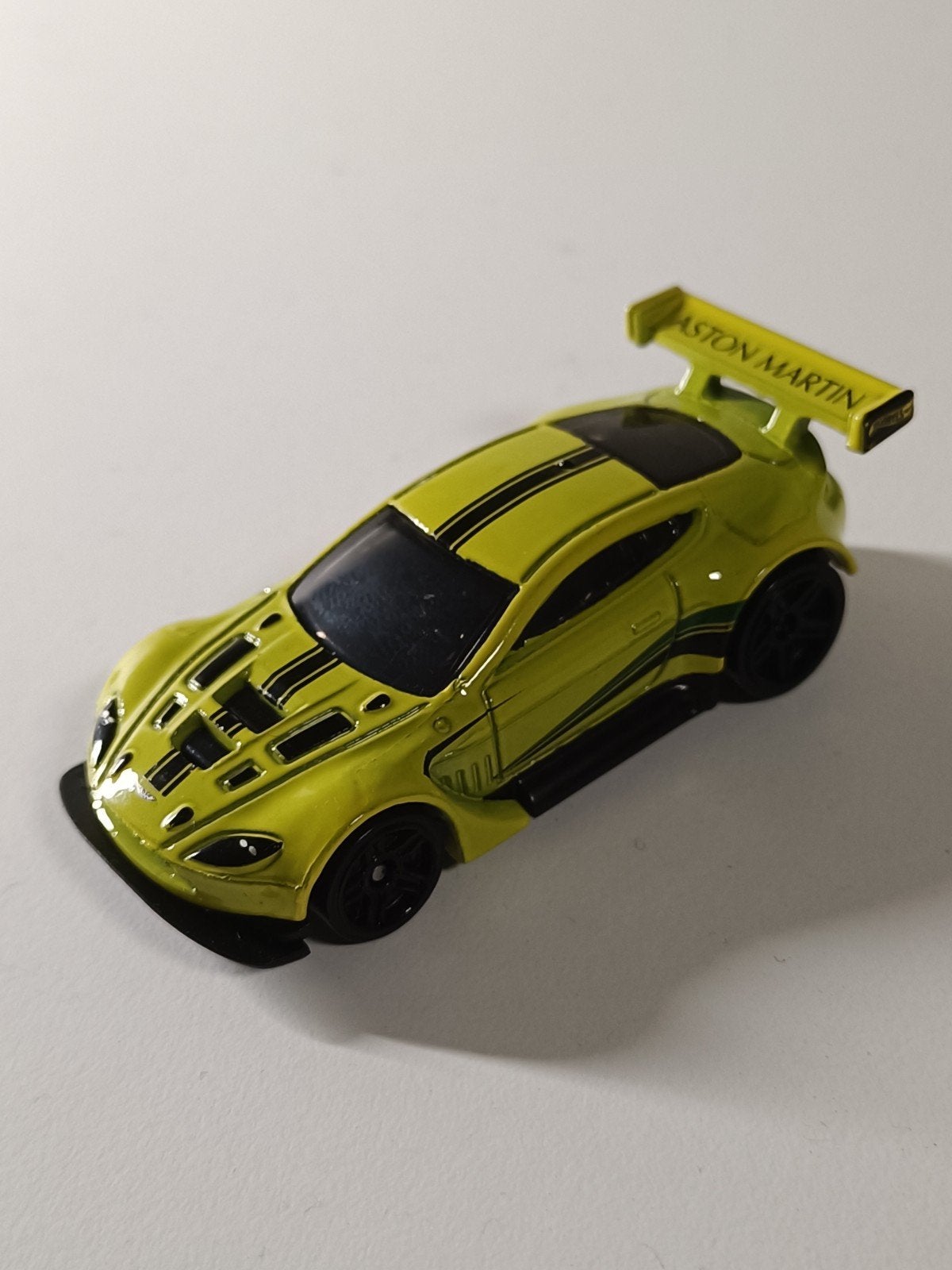 Hot Wheels Aston Martin Vantage GT3 - Zo goed als nieuw, Ophalen of Verzenden, Zo goed als nieuw, Overige typen