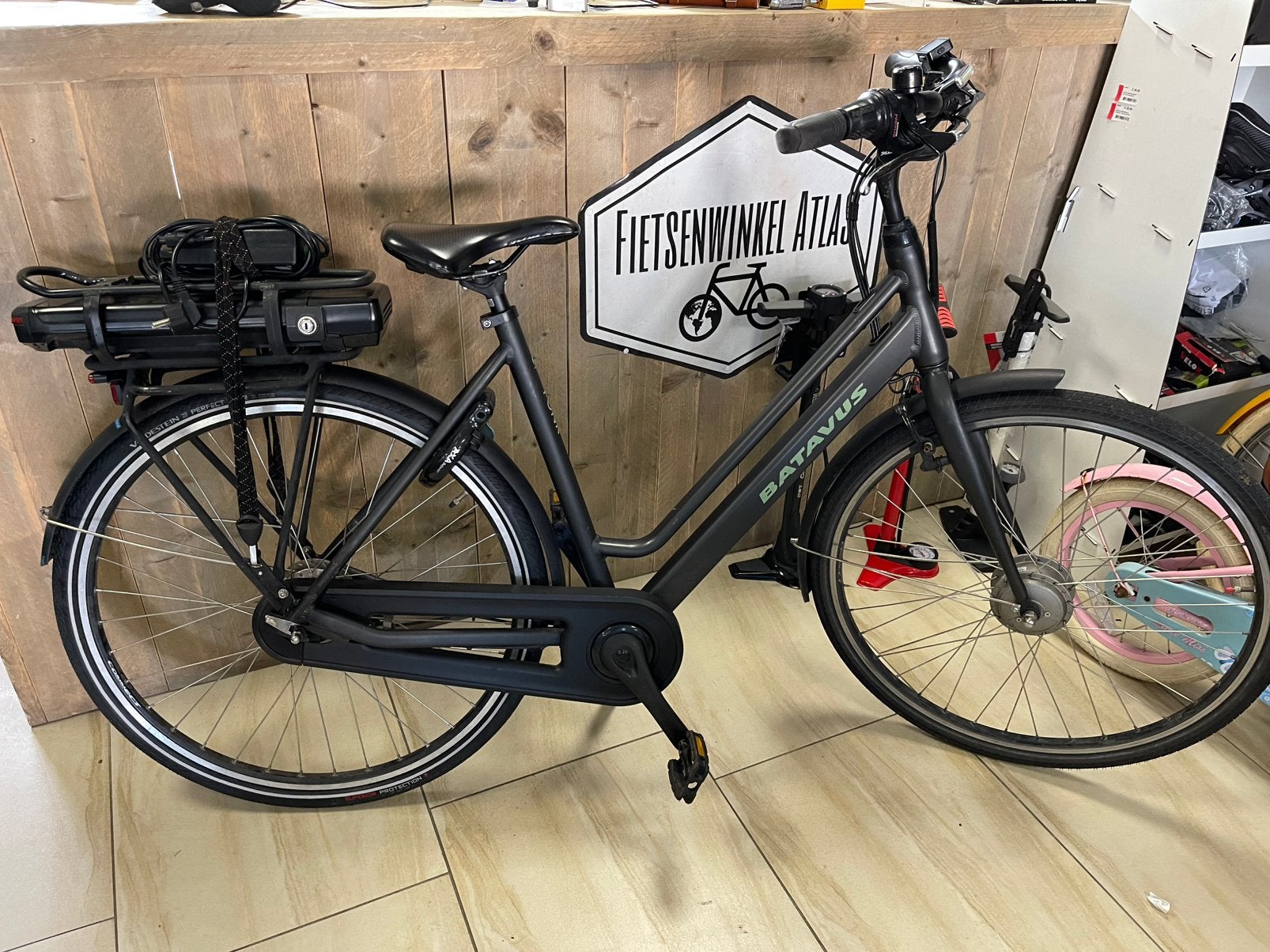 Batavus fonk elektrische 28 inch 7 versnellingen maat 57 cm, Fietsen en Brommers, Ophalen of Verzenden, Zo goed als nieuw, 26 inch of meer