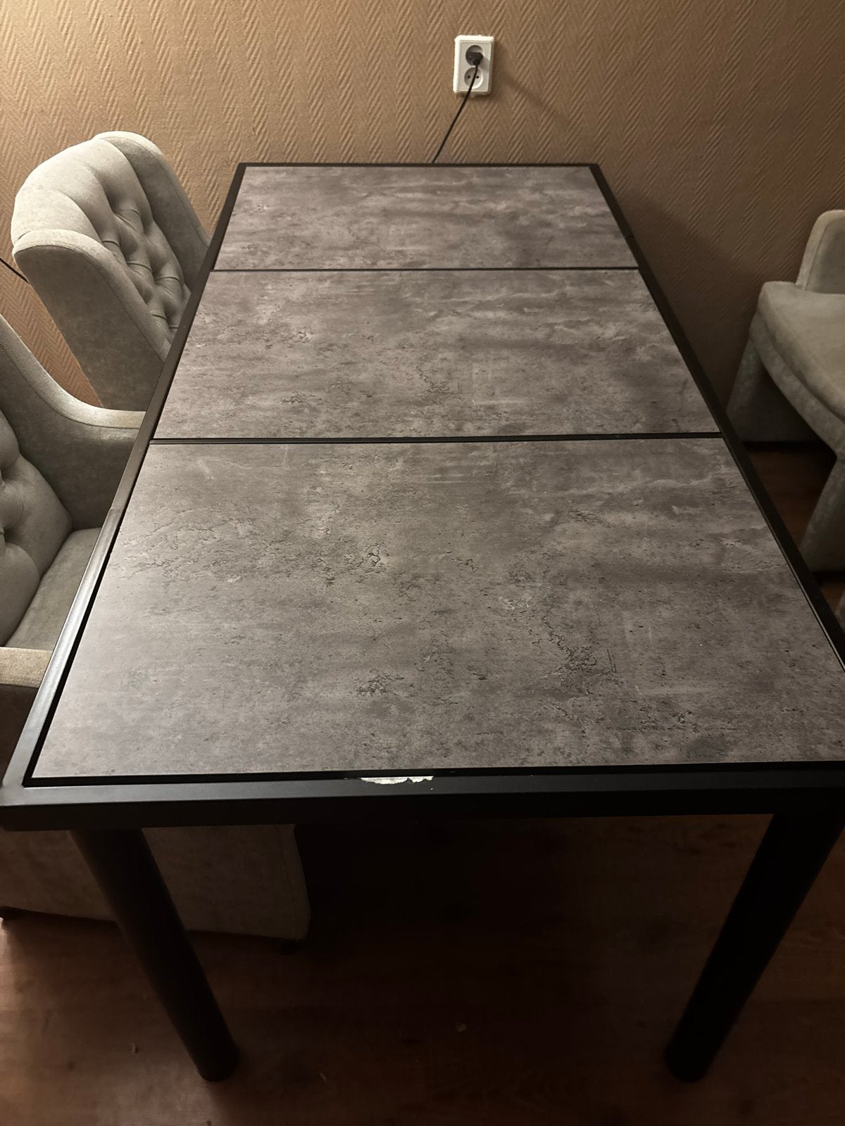 Eettafel met ijzeren frame en grijze houten planken, Huis en Inrichting, Ophalen, Gebruikt, Metaal, 150 tot 200 cm