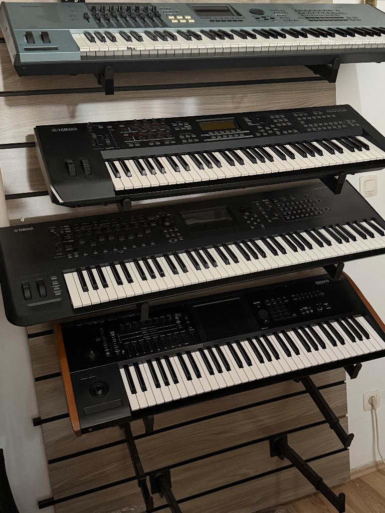 Verschillende synthesizers Met Garantie, Gebruikt, Overige aantallen, Met midi-aansluiting, Ophalen