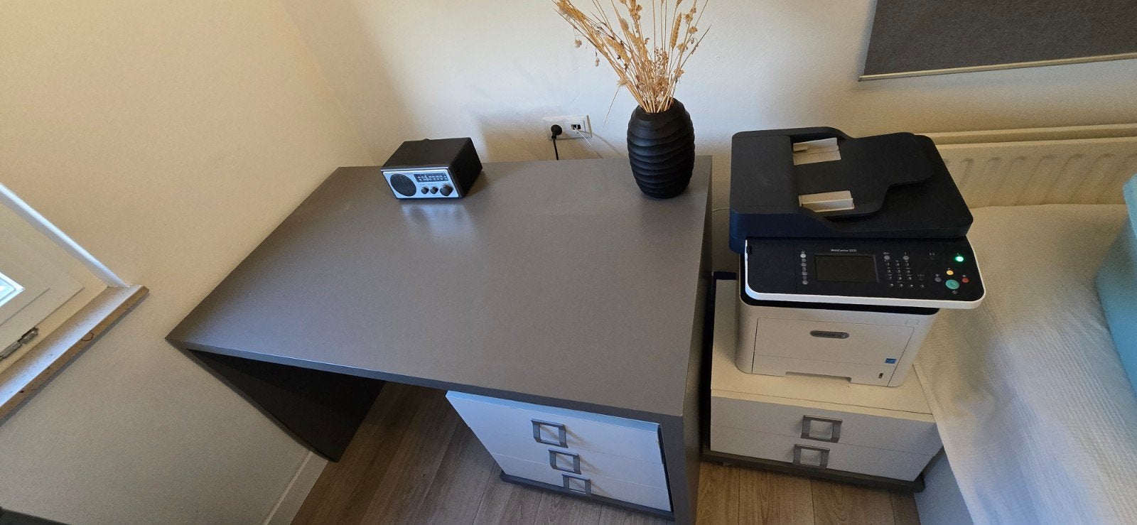 Bureau met twee ladekastjes - opknappertje, Huis en Inrichting, Bureaus, Ophalen