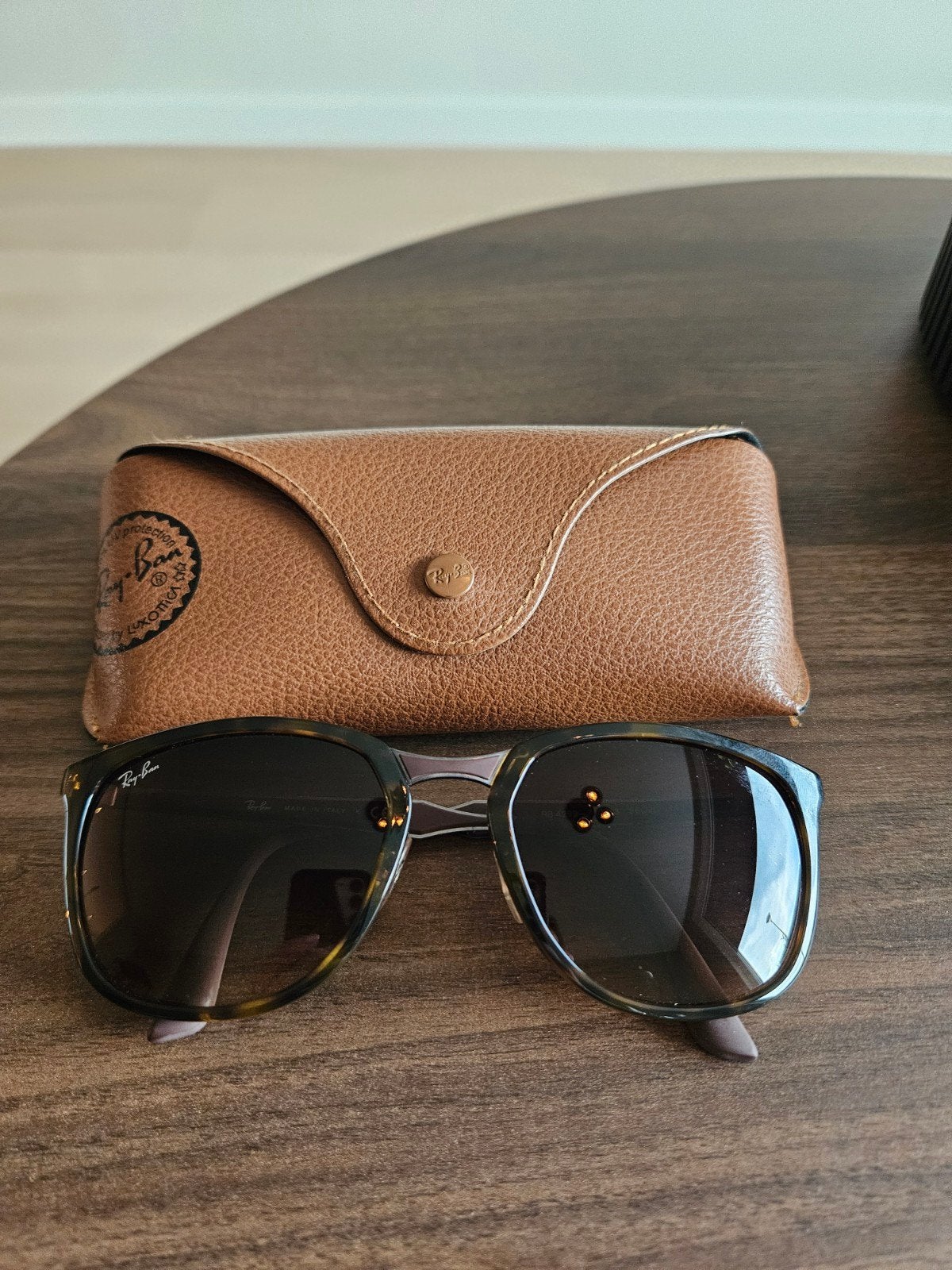 Ray-Ban zonnebril met bruin montuur en etui, Sieraden, Tassen en Uiterlijk, Zonnebrillen en Brillen | Dames, Zonnebril, Bruin