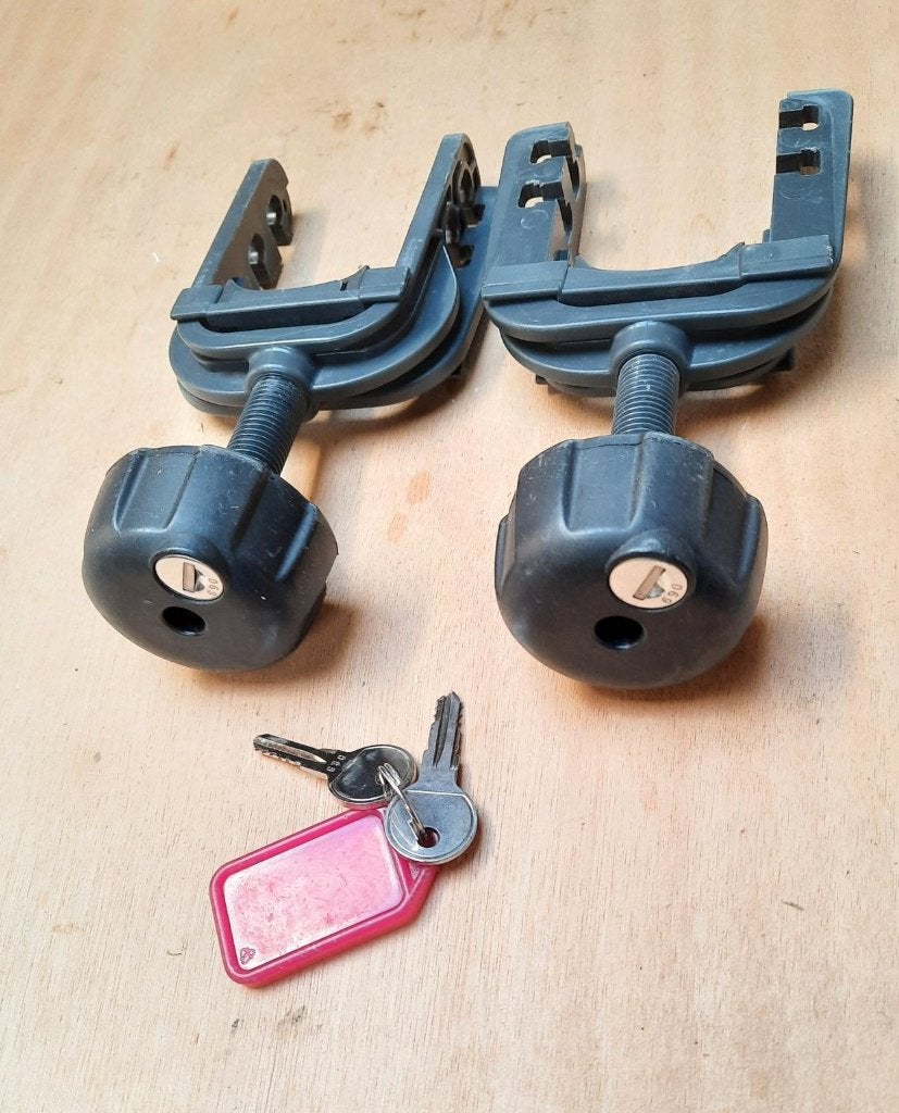 2 Twinny Load crank klemmen met sleutels die op beide passen, Elektrische fiets, Ophalen of Verzenden, Zo goed als nieuw, Fietsendrager-accessoire