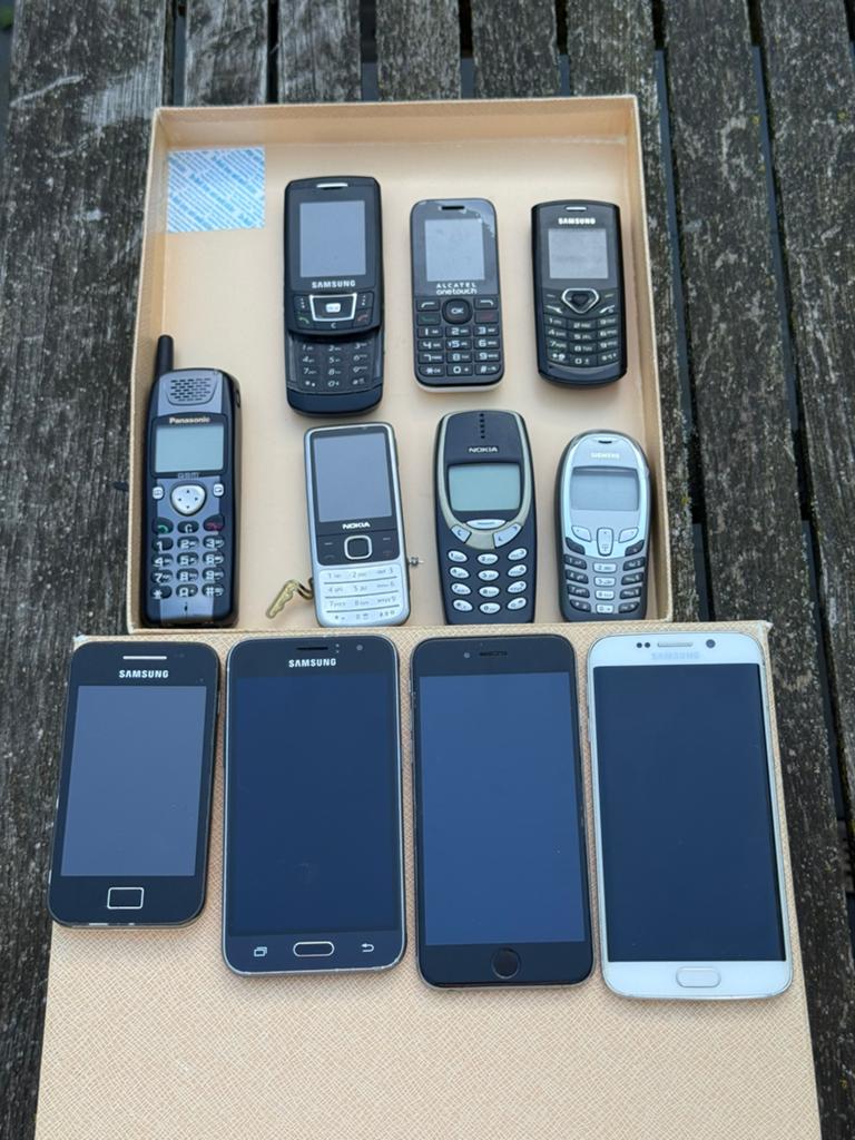Partij Vintage GSM telefoons, Ophalen of Verzenden, Zo goed als nieuw, Geen camera, Zwart