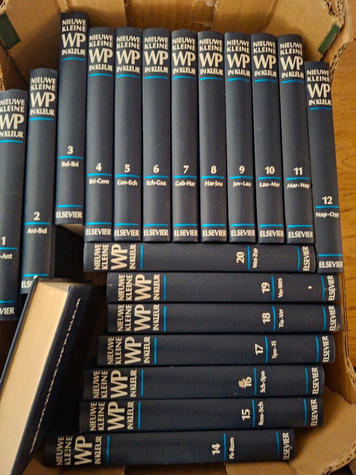 Nieuwe Kleine WP in Kleur Encyclopedie - Complete Serie, Boeken, Encyclopedieën, Gelezen, Complete serie, Ophalen of Verzenden
