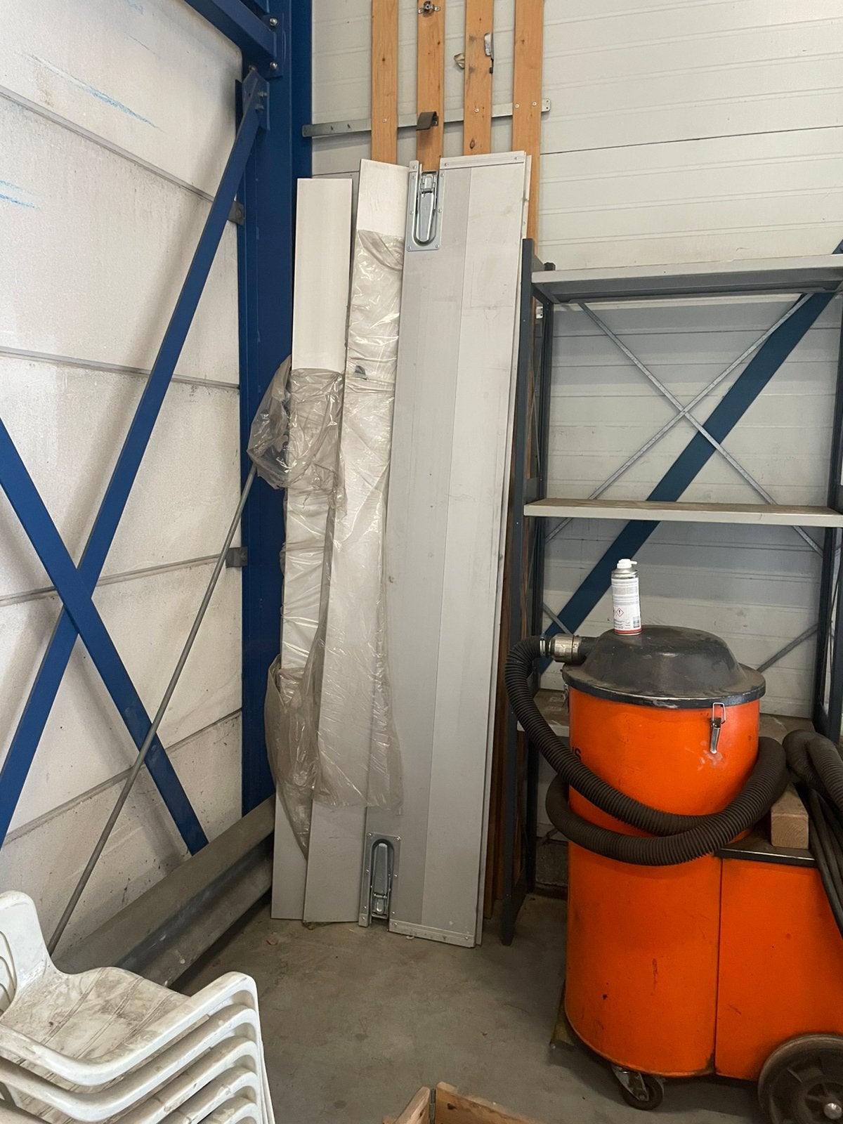 Nieuwe klep alu voor de trailer 2600 x 400 met sluitingen, Ophalen