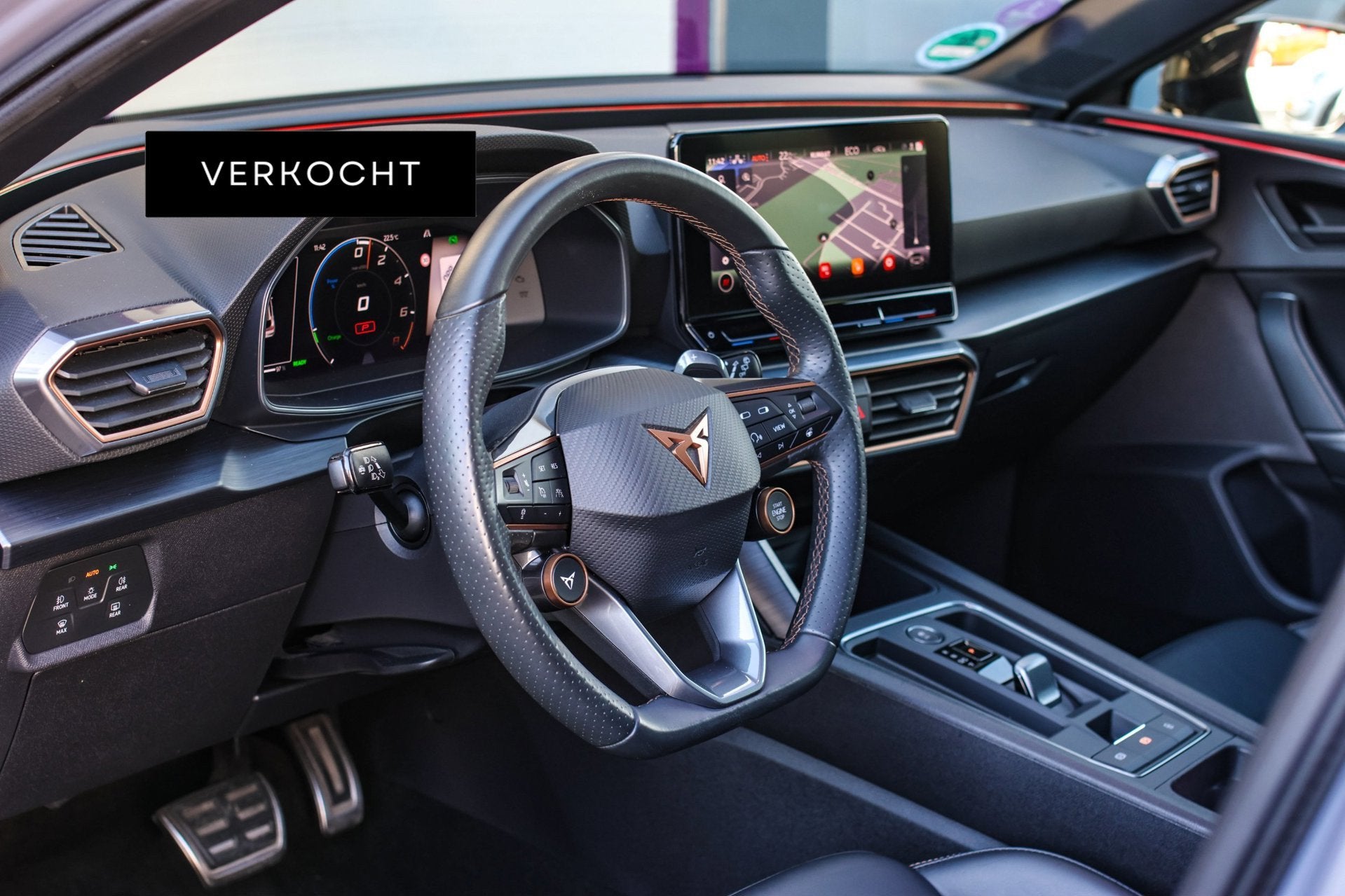 Cupra Leon 1.4 e-Hybrid VZ Performance *Pano*Leder*Camera*DC, Auto's, Dealer onderhouden, 77 km/l, Gebruikt, 4 cilinders