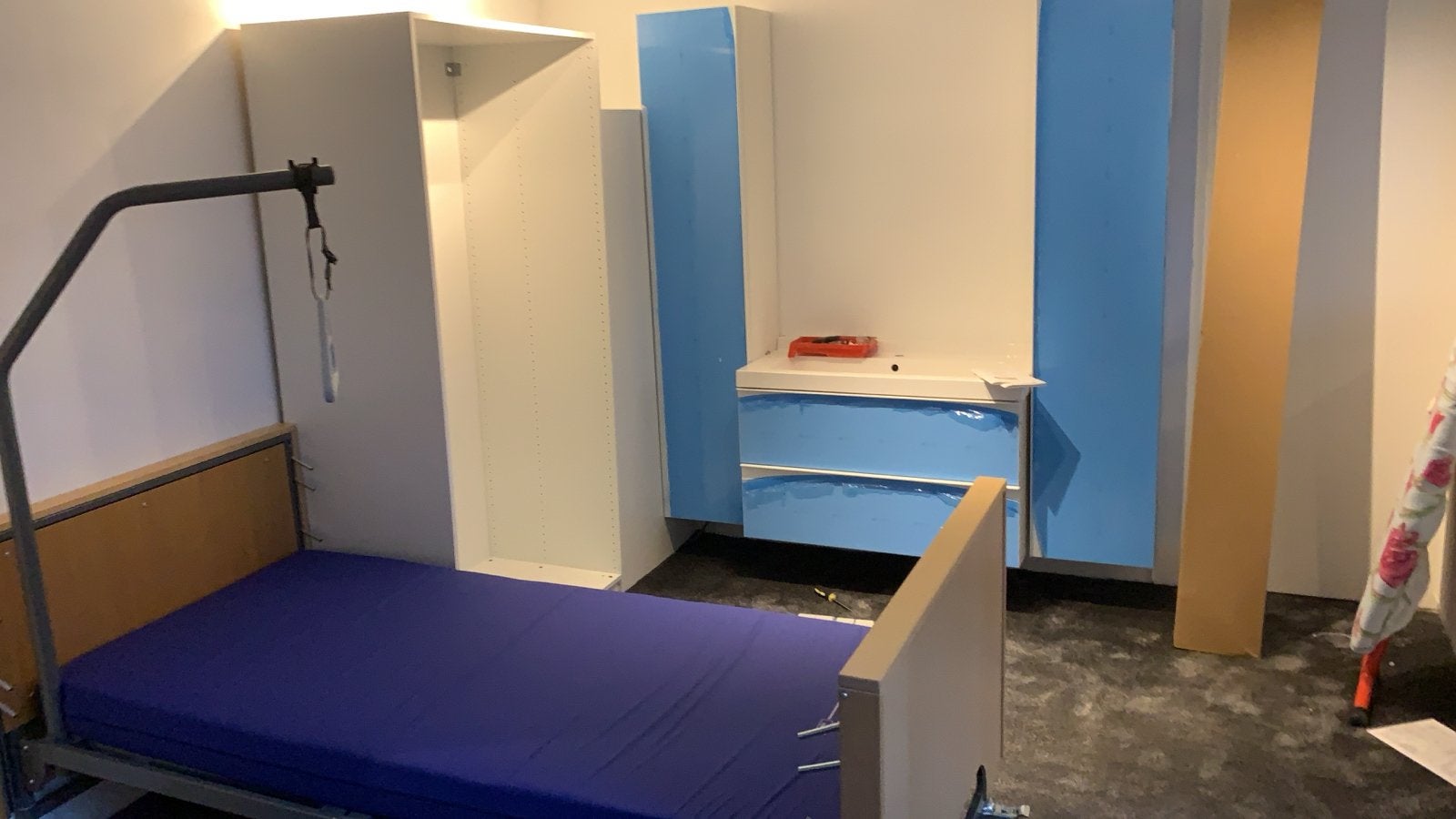 2 identieke  hoog/laag bedden als nieuw, Diversen, Verpleegmiddelen, Ophalen, Zo goed als nieuw
