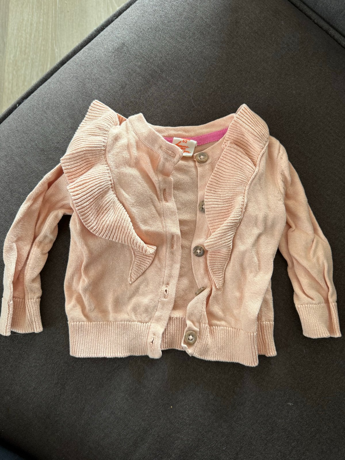 Hema Roze Vestje Maat 62 met Ruches, Kinderen en Baby's, Babykleding | Maat 62, Ophalen of Verzenden, Zo goed als nieuw, Meisje