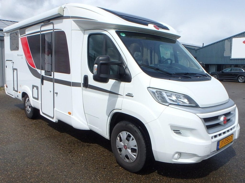 Bürstner Nexxo 690 T Automaat, Caravans en Kamperen, Campers, Automaat, Standaard zit, Ringverwarming, Fiat