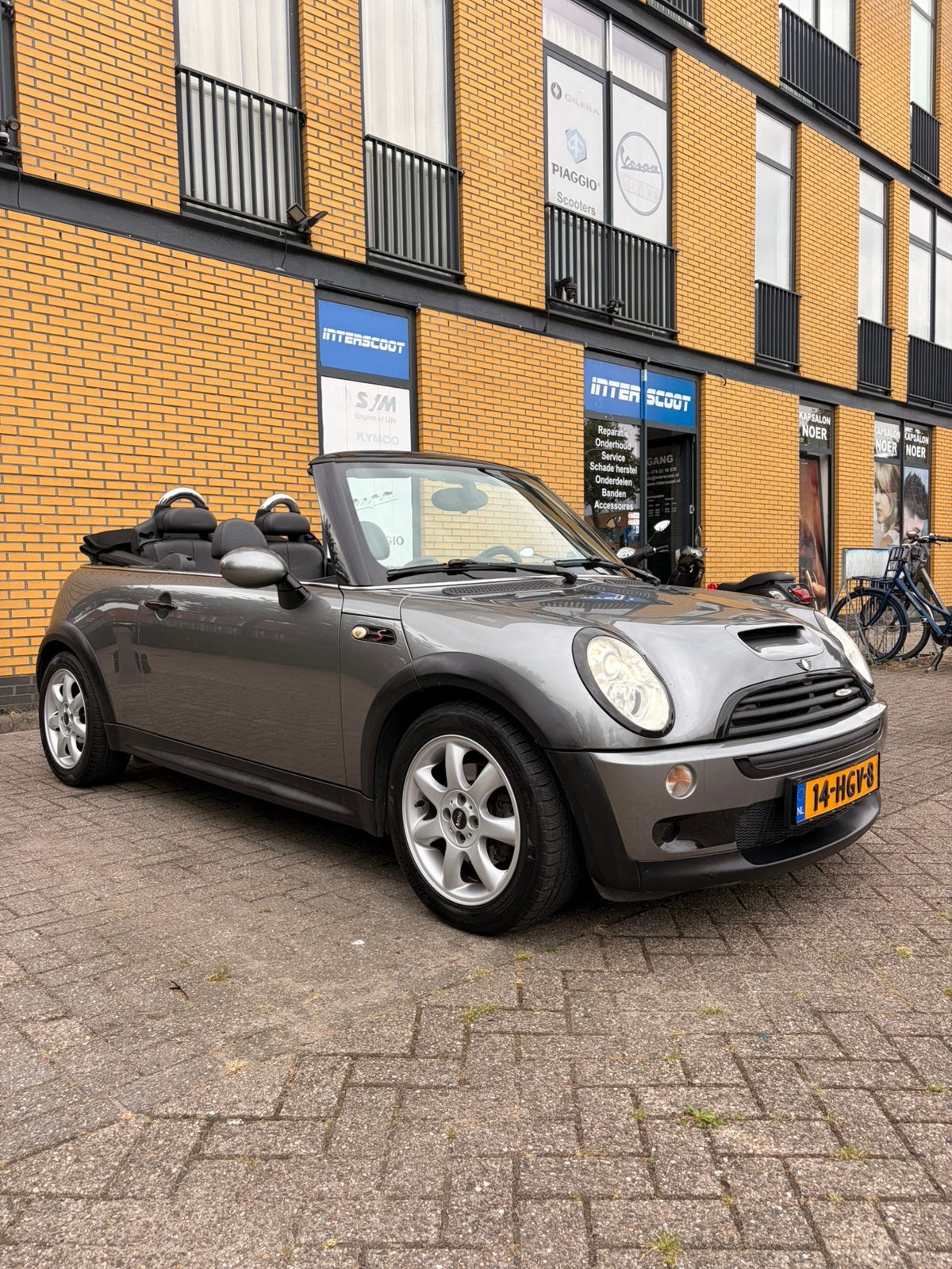 Mini Cooper S Cabrio automaat 1.6 compressor chili leer pdc, 4 cilinders, Cabriolet, 4 stoelen, Grijs