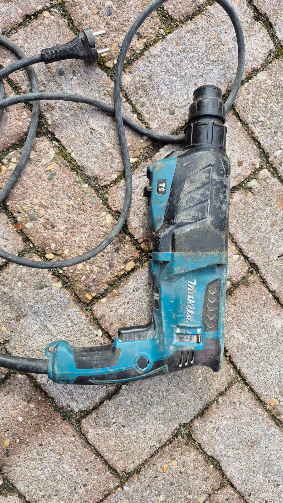 Defecte Makita HR2630 Boorhamer met kapotte koffer, Ophalen, Gebruikt, Boor- en/of Breekhamer, Klopboormechanisme