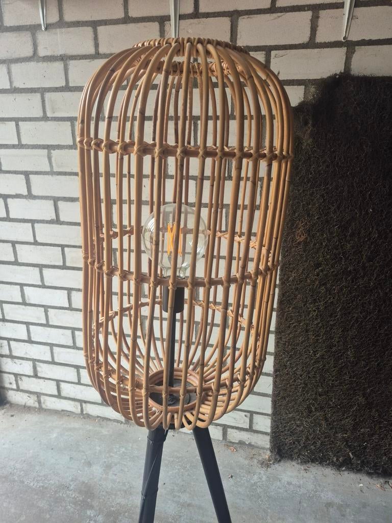 Staande rieten lamp - 140cm hoog, 35cm breed, Overige materialen, Gebruikt, 100 tot 150 cm, Bohemian