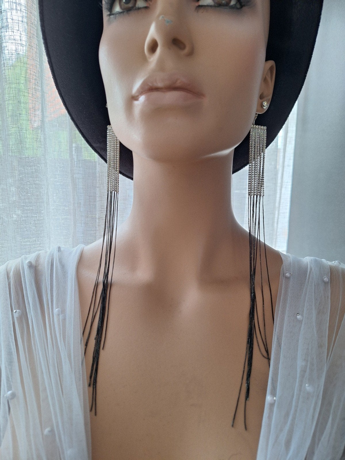 Lange oorbellen met strass en zwarte kettingen, Overige materialen, Hangers, Ophalen of Verzenden, Zo goed als nieuw