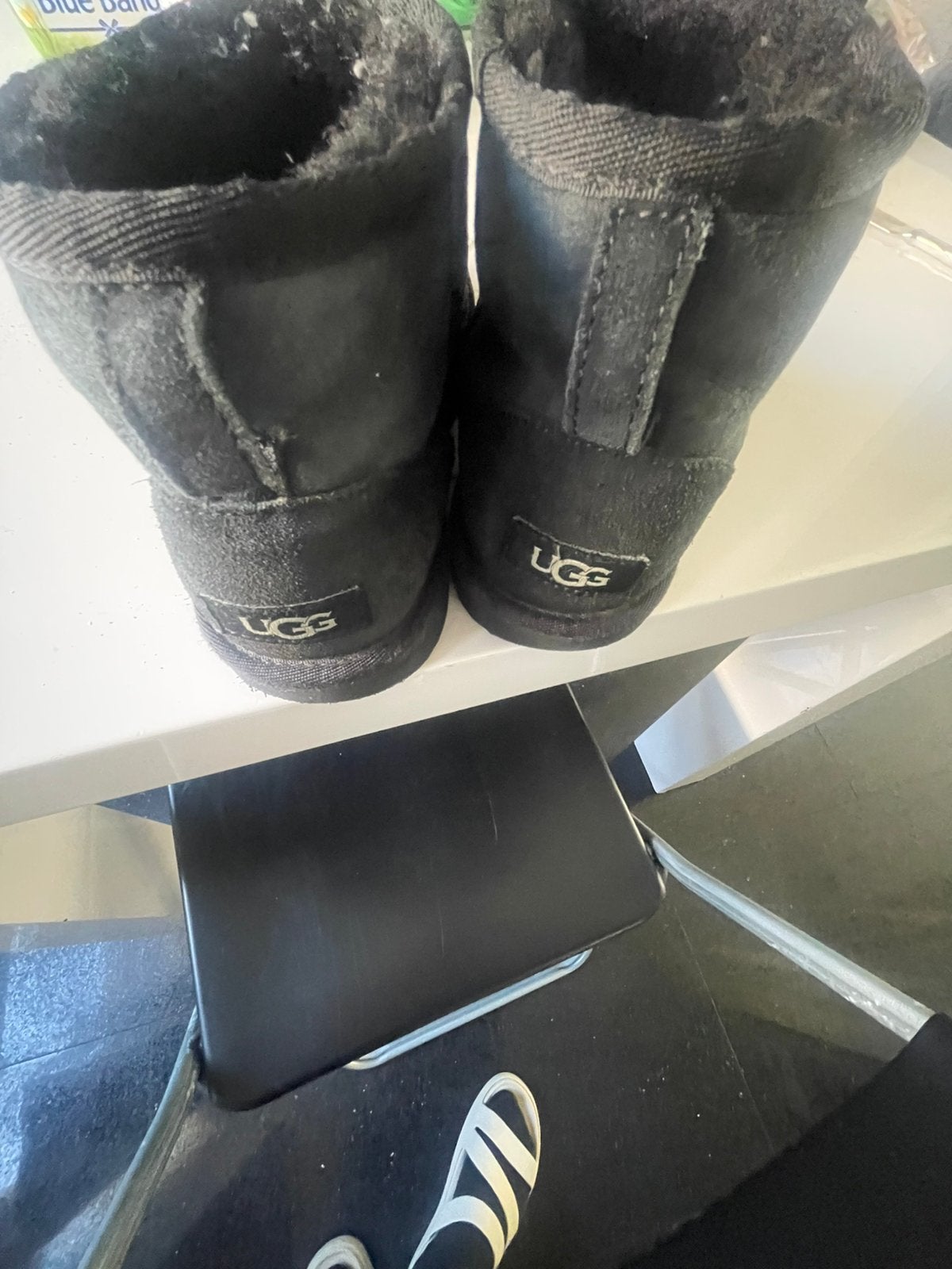 Uugs gedragen, Ophalen of Verzenden, Gedragen, Sneakers of Gympen