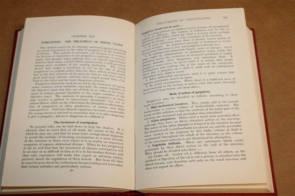 Essentials Materia Medica — Pharmacology & Therapeutics 1954, Ophalen of Verzenden, Gelezen
