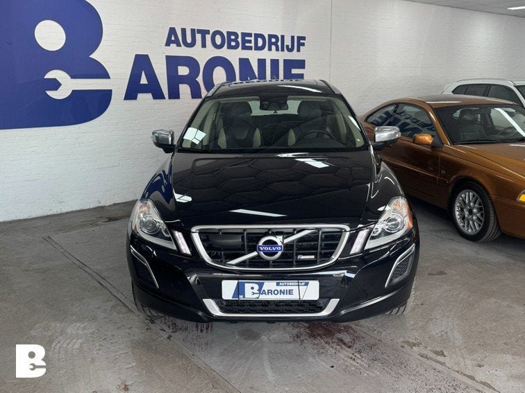Volvo XC60 2.4 D5 AWD R-Design, bliss adaptive cruise, Auto's, Gebruikt, Zwart, 197 €/maand, 2000 kg