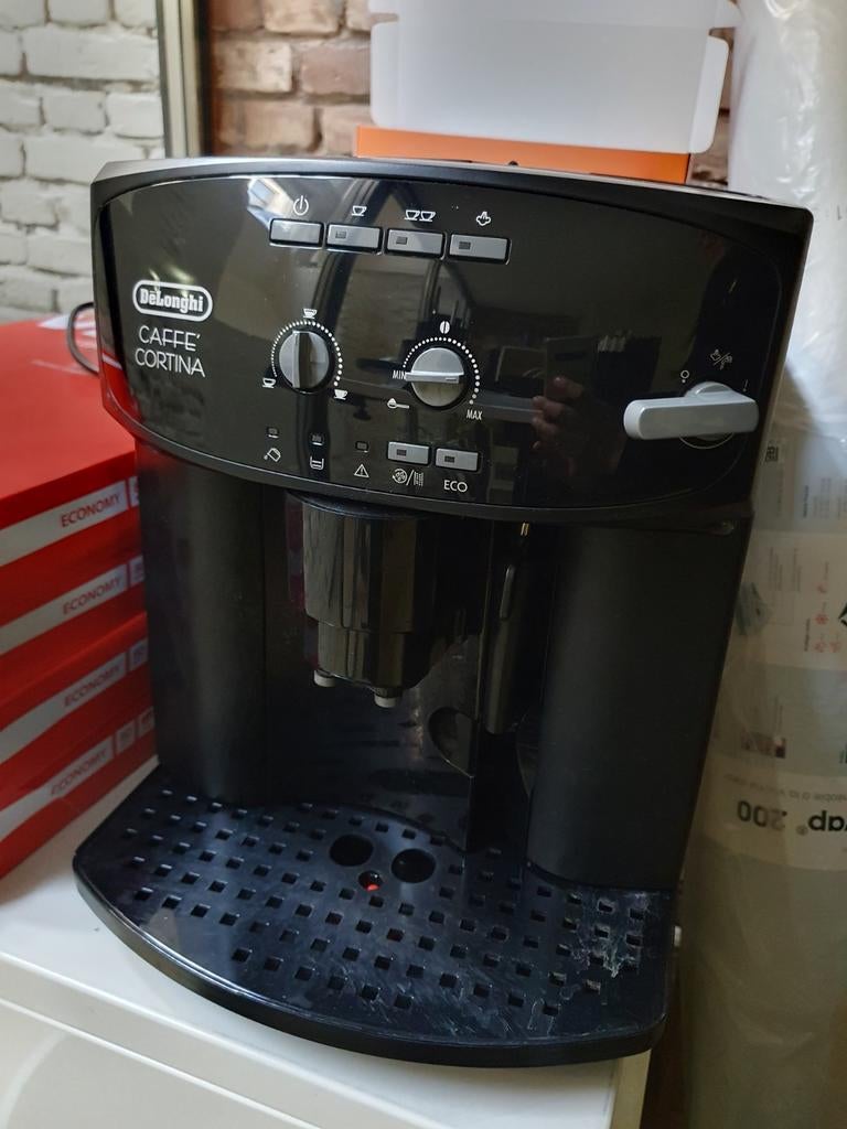 DeLonghi Caffe Cortina Koffiemachine - Zwart, Koffiemachine, Zo goed als nieuw, 4 tot 10 kopjes, Afneembaar waterreservoir