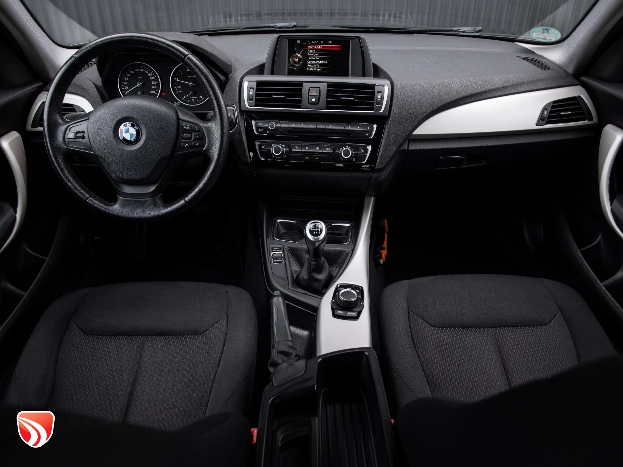 BMW 1-serie 118i 136pk | Clima | Stoelverwarming | Bluetooth, 1-Serie, Euro 6, Zwart, 19 km/l