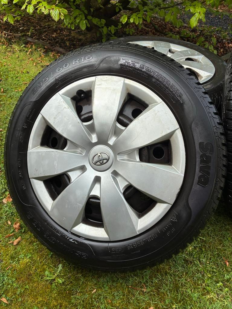 Autobanden Toyota Verso 205/60 R16 Sava winterbanden, Auto-onderdelen, Banden en Velgen, Ophalen, Gebruikt, 16 inch, Banden en Velgen