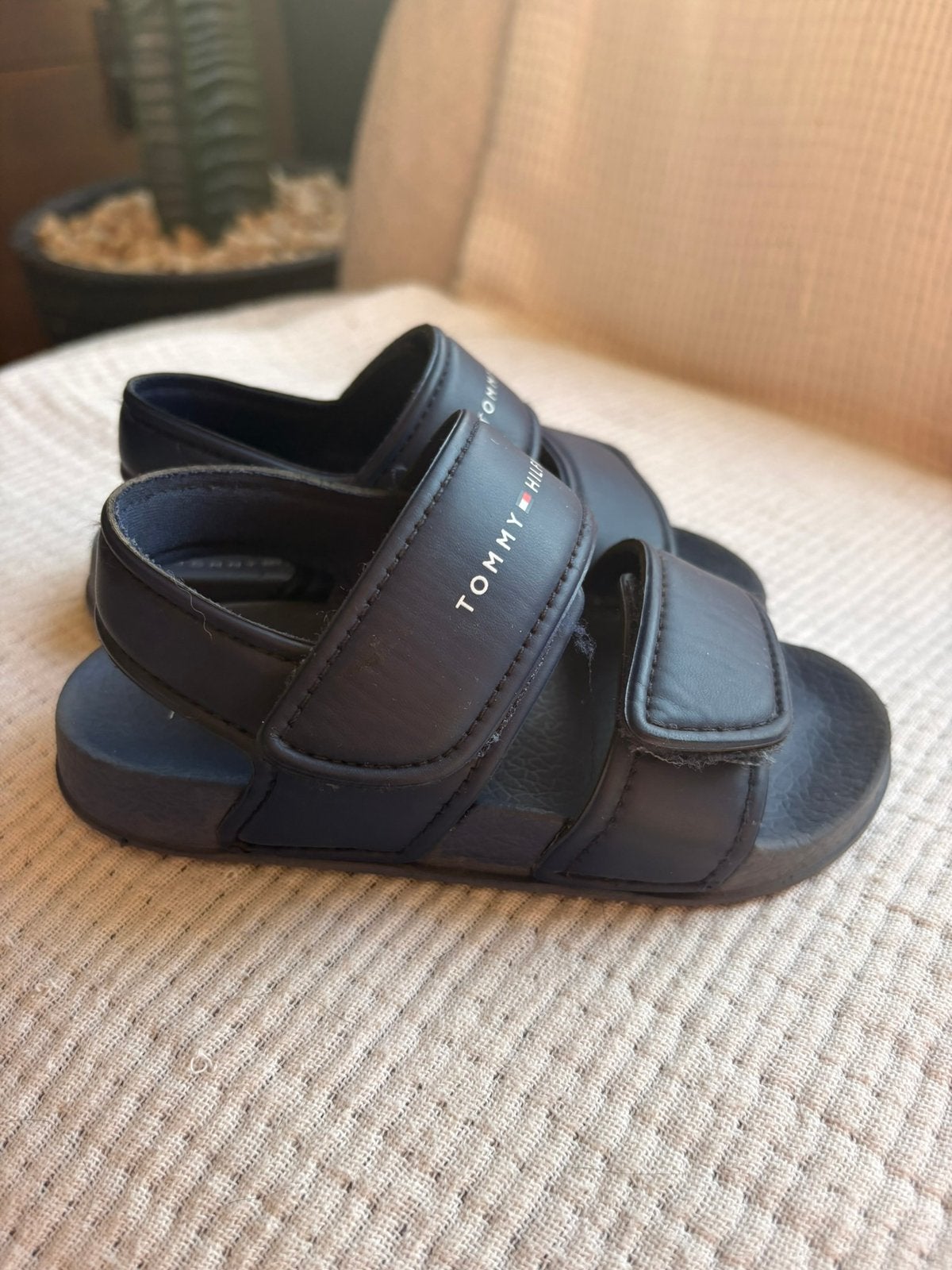 Tommy Hilfiger mooie blauwe zomerse sandalen mt 25 ZGAN, Kinderen en Baby's, Ophalen of Verzenden, Zo goed als nieuw, Jongen
