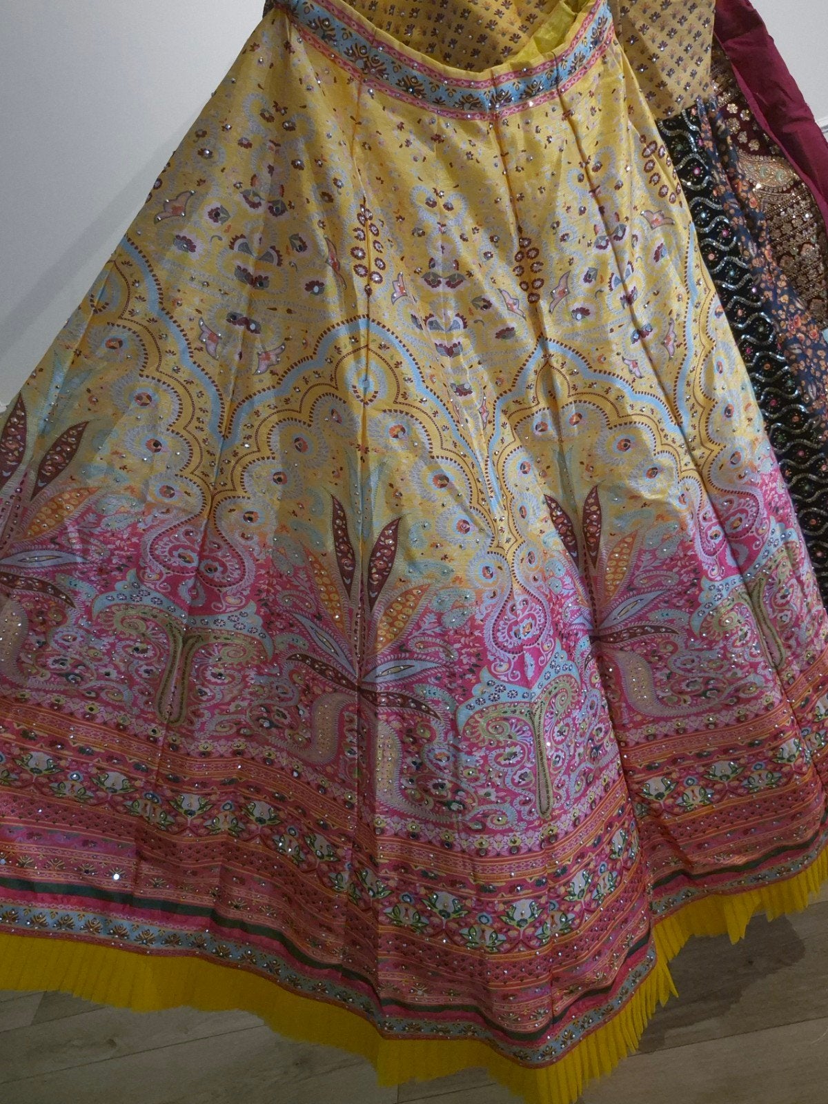 Prachtige Lehenga met Dupatta - Feestelijke Indiase Kleding, Kleding | Dames, Ophalen of Verzenden, Nieuw, Maat 38/40 (M), Geel
