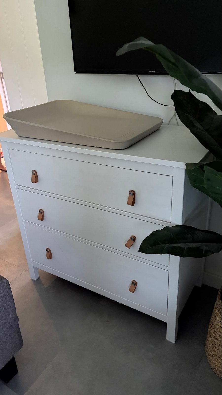 Hemnes lade (commode) kast, Ophalen, 50 tot 70 cm, Voetruimte, 100 cm of meer