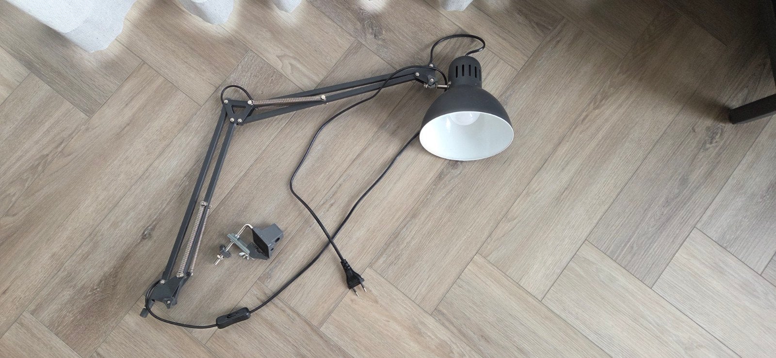 Aangeboden Bureaulamp in 2 kleuren, Diversen, Ophalen of Verzenden, Zo goed als nieuw