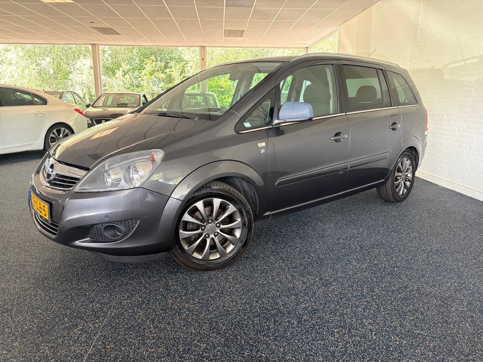 Opel Zafira 1.8 111 years Edition | Automaat | Climate | Nav, Dealer onderhouden, Stof, Gebruikt, 4 cilinders