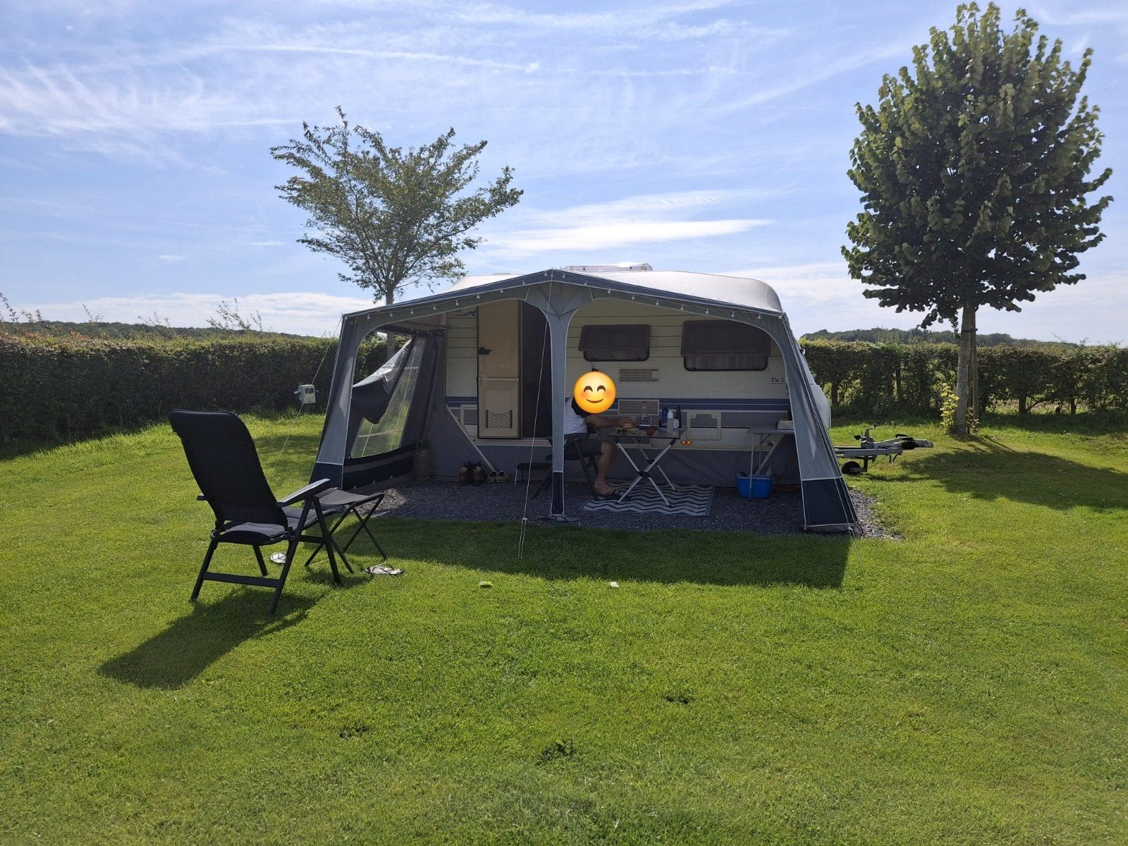 Hobby 400 uit 1998 met voortent en accessoires, Caravans en Kamperen, Caravans, Hobby, Hefdak, Treinzit, Dwarsbed