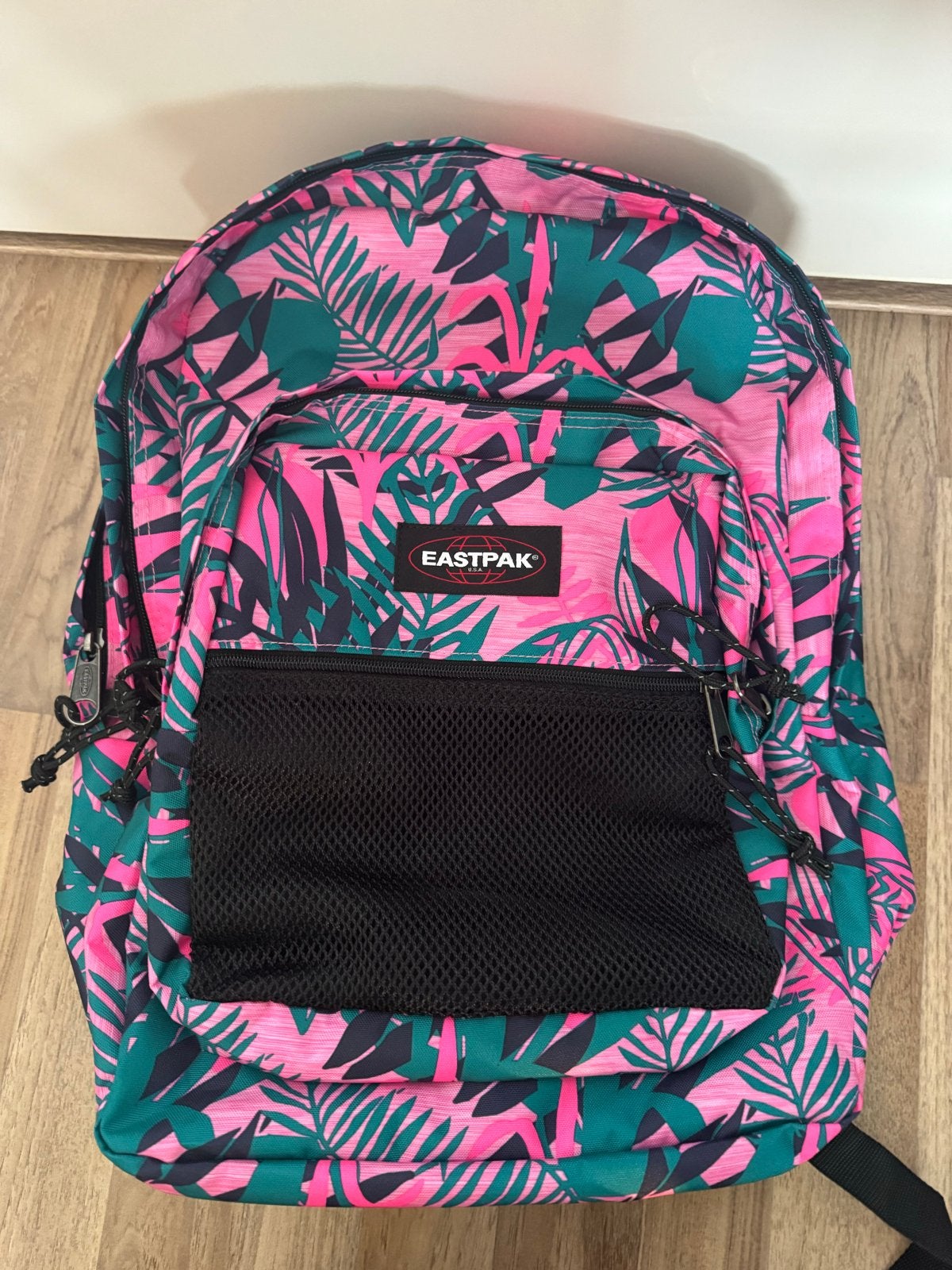 Eastpak rugzak met tropische print, 25 tot 40 cm, Zo goed als nieuw, Eastpak, Ophalen