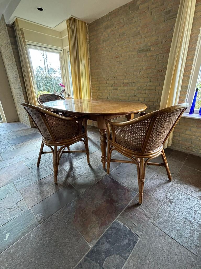 Eethoek met uitschuifbare tafel en 3 rieten stoelen, Huis en Inrichting, Tafels | Eettafels, Ophalen