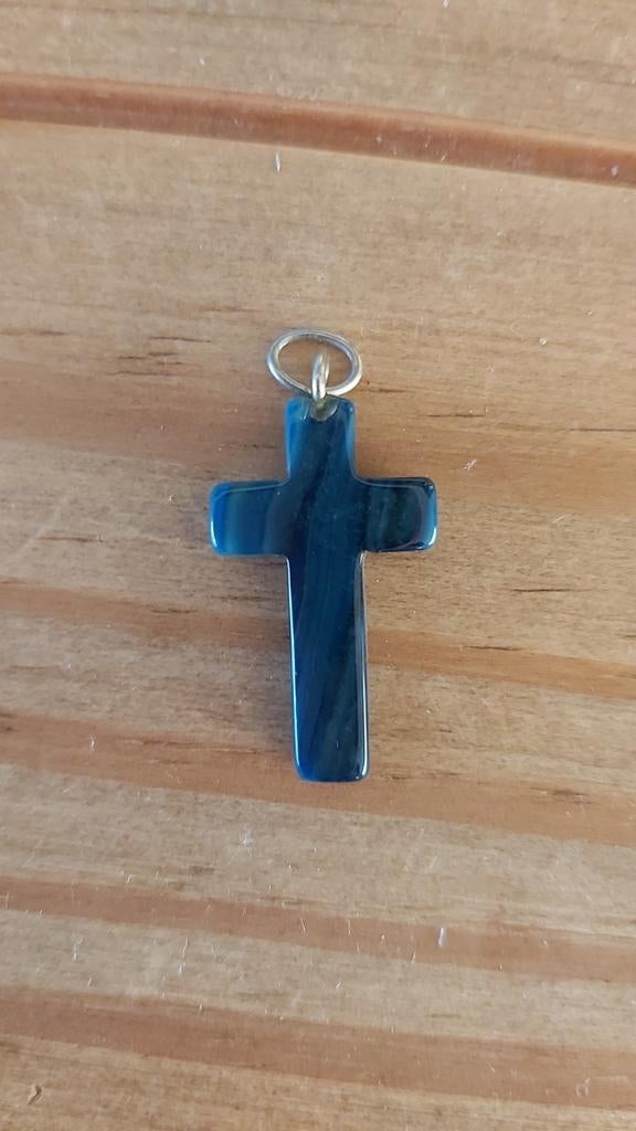 Blauwe kruis hanger van steen, Gebruikt, Blauw, Ophalen of Verzenden, Steen of Mineraal