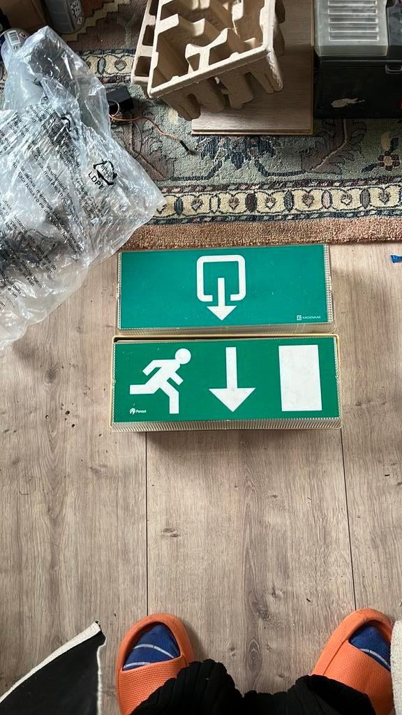Te koop noodlampen, Ophalen