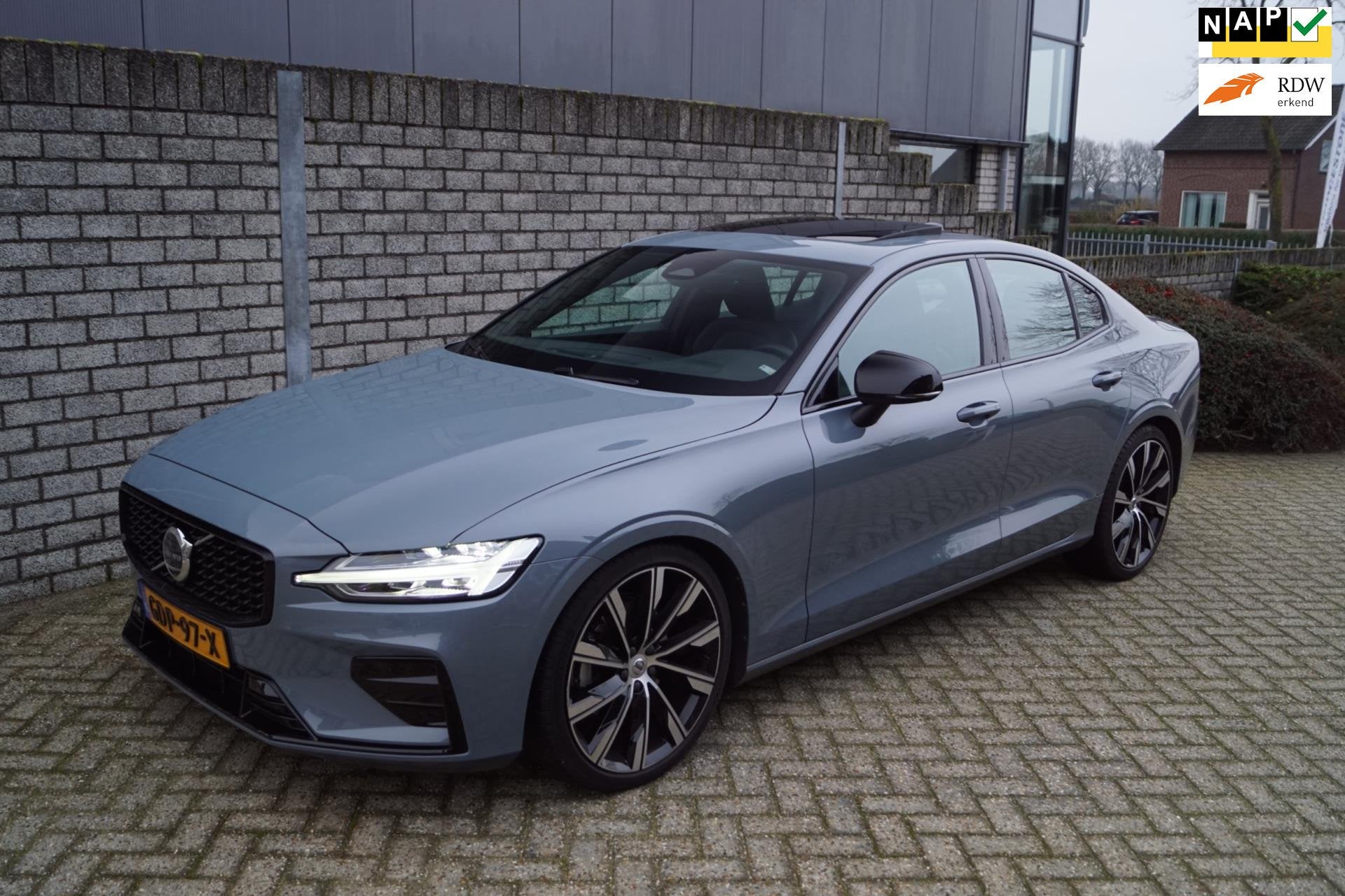 Volvo S60 2.0 B4 Plus Dark Autom Panodak Luxe Leder Sportst, Auto's, 4 cilinders, 1969 cc, S60, Bedrijf