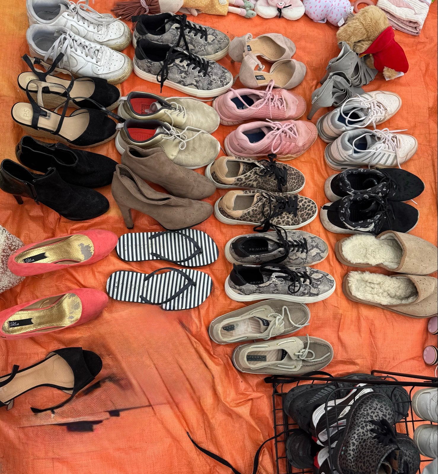 18 paar schoenen: sneakers, hakken, laarzen en meer, Overige kleuren, Overige typen, Ophalen of Verzenden, Gedragen