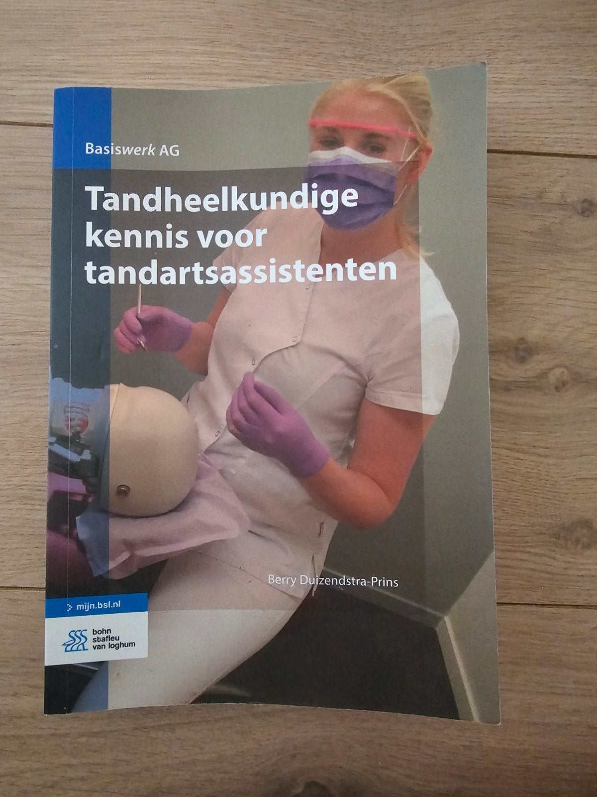 Tandartsassistente opleiding boeken, Ophalen of Verzenden, Gelezen