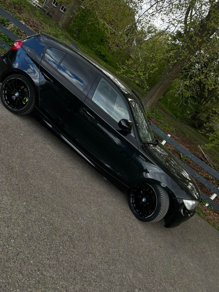BMW 2010 Zwart, Auto's, BMW, 1995 cc, 143 pk, Zwart, Particulier