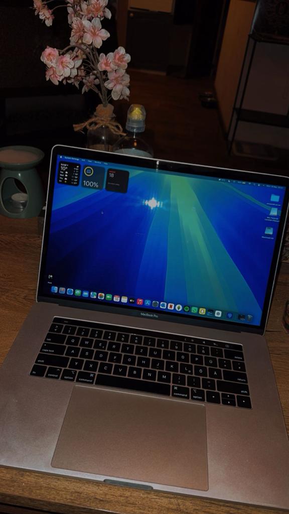 Macbook pro 15-inch touchebar, Computers en Software, Apple Macbooks, Zo goed als nieuw, MacBook Pro, 15 inch, 2 tot 3 Ghz, Ophalen of Verzenden