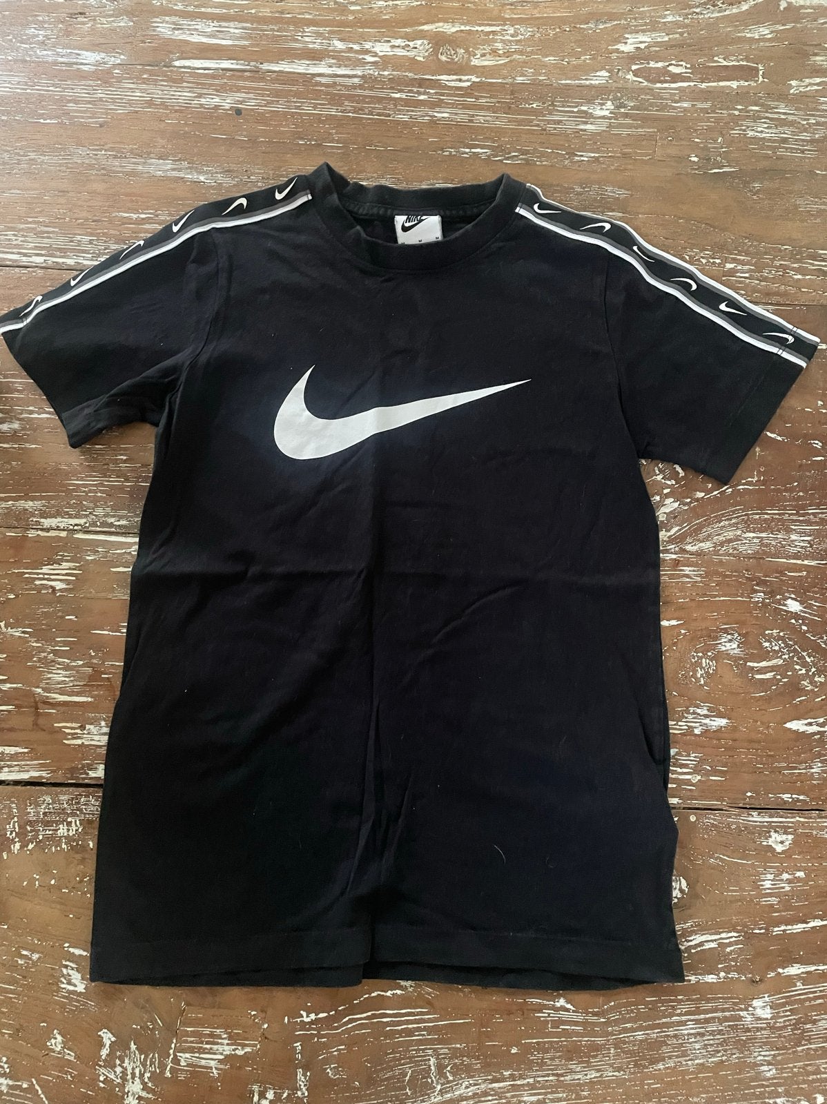 Nike T-shirt Zwart Maat M (137-147cm) - Zo goed als nieuw, Ophalen, Zo goed als nieuw, Jongen of Meisje