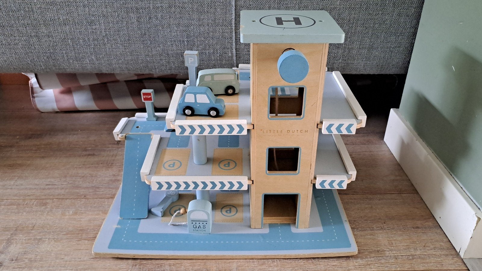 Little Dutch houten speelgarage, Hobby en Vrije tijd, Ophalen of Verzenden, Gebruikt, 1:50 of kleiner