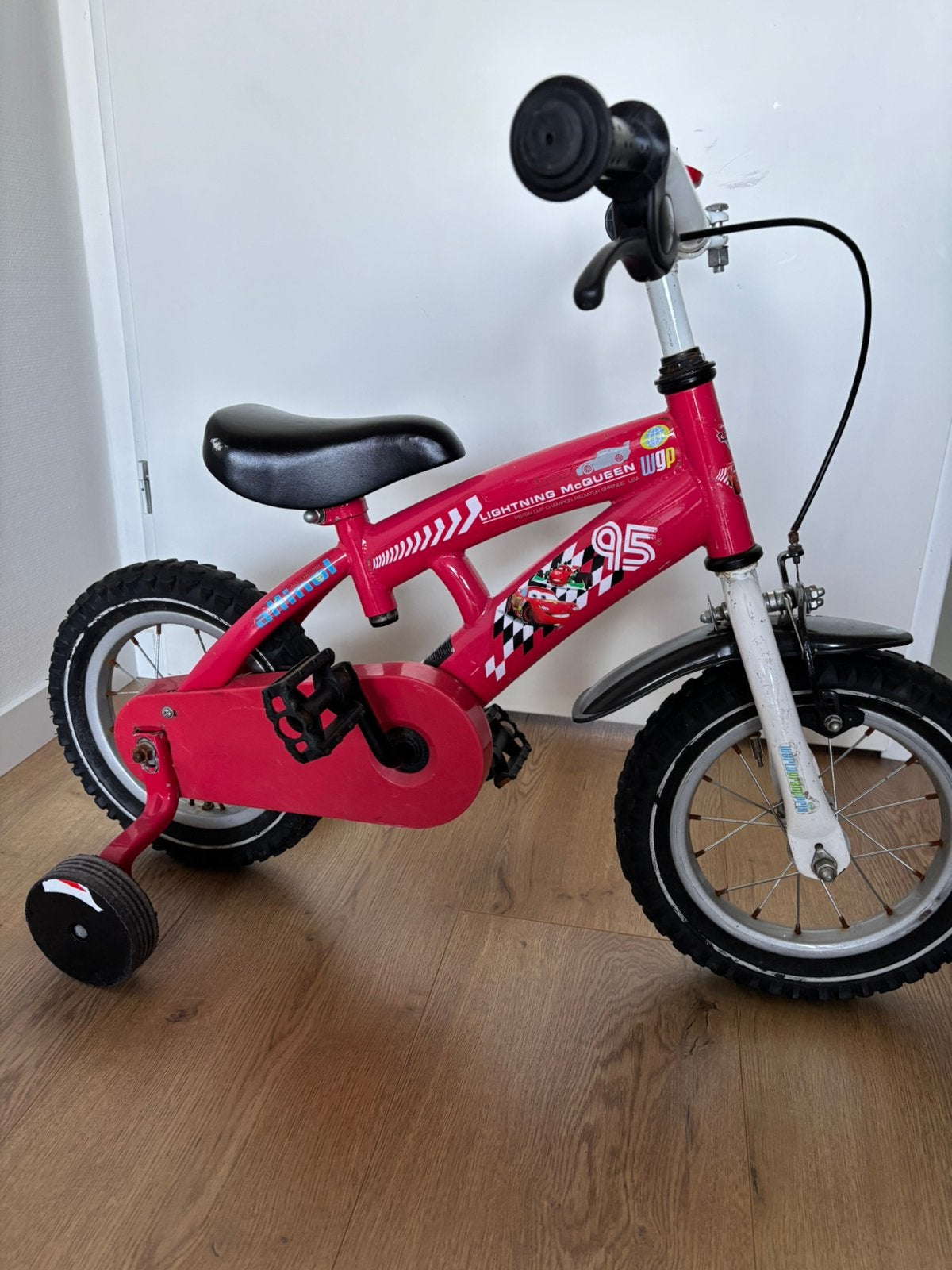 Cars kinderfiets 12.Inch met zijwieltjes, Fietsen en Brommers, Ophalen of Verzenden, Zo goed als nieuw, Minder dan 16 inch, Zijwieltjes